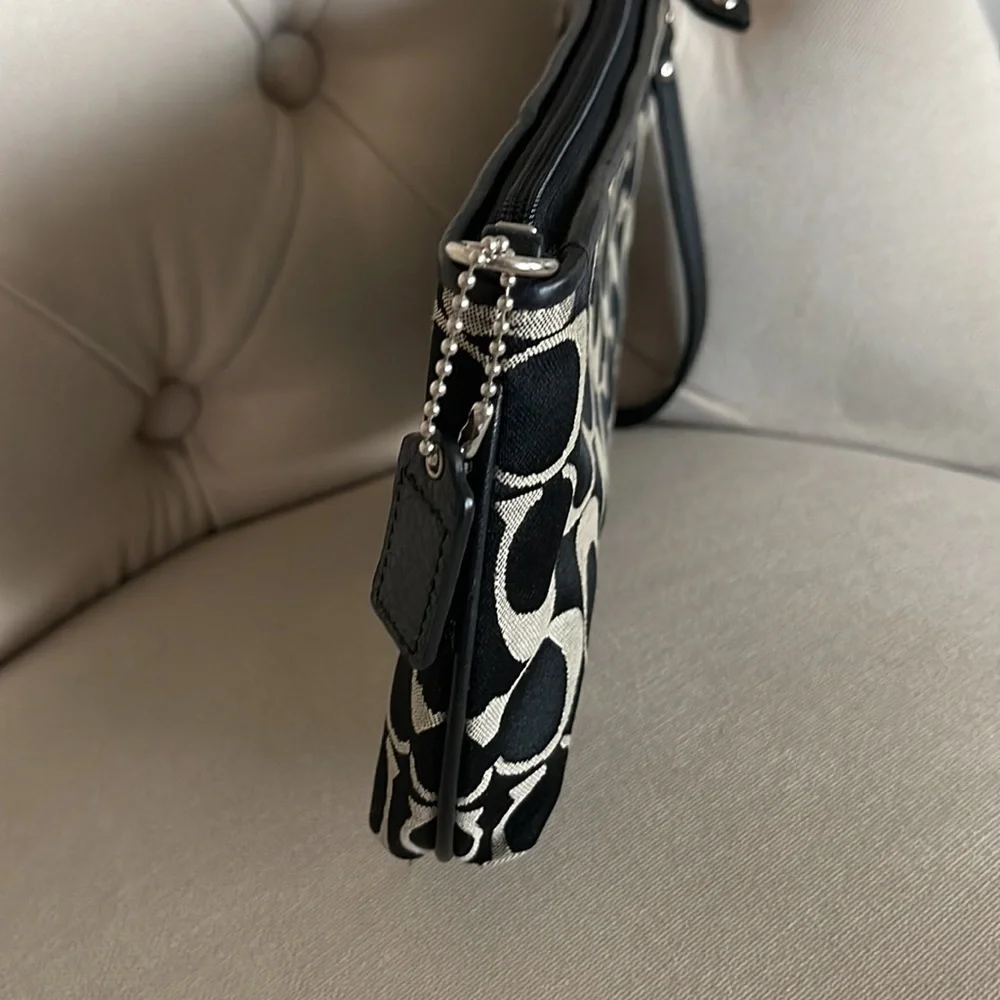 Coach black and tan jacquard logo and black leather clutch wristlet_5